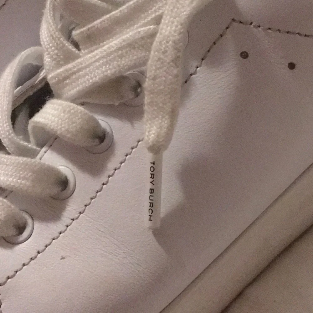 TORY BURCH HOWELL COURTSIDE LOW TOP SNEAKER​​​​‎